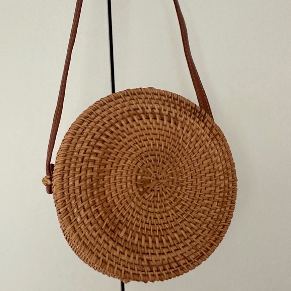 Round Rattan Bag Crossbody - Handmade Ata Wicker Woven Purse - Circle - Picture 5 of 9